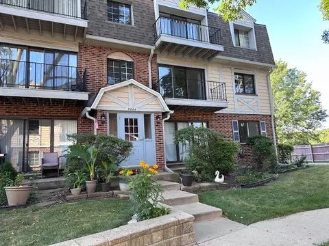 3266 Sanders Rd #6D, Northbrook, IL 60062
