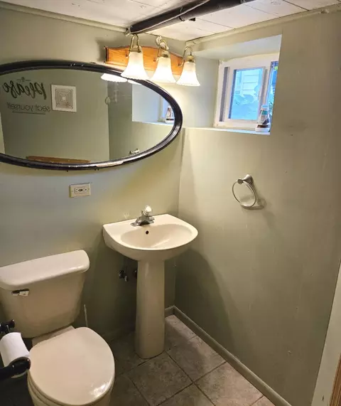 Bath - 1002 Bellevue Ave, Elgin, IL 60120 photo 4 of 4