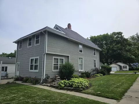 Exterior - 1002 Bellevue Ave, Elgin, IL 60120 photo 3 of 4