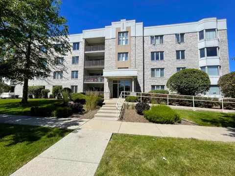 10720 S Washington St #306, Oak Lawn, IL 60453