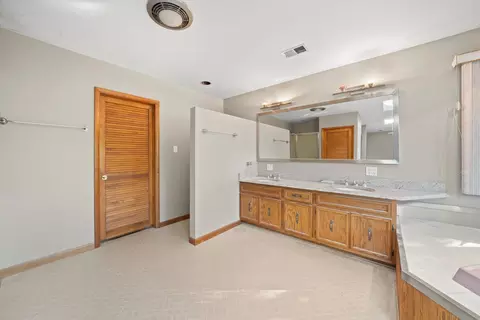 Bath - 1855 W 235th St, Steger, IL 60475 photo 2 of 2
