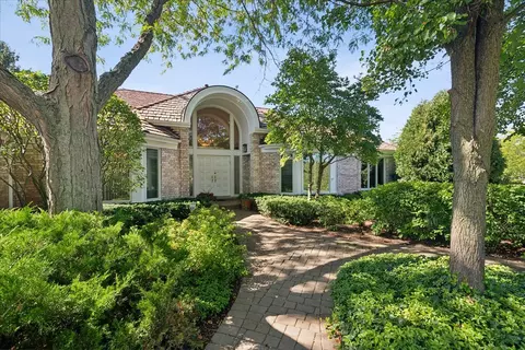 1855 Waterford Ct, Highland Park, IL 60035