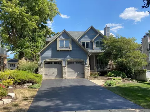 137 N Prospect Ave, Clarendon Hills, IL 60514