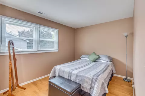 Bedroom - 1324 Frederick Ln, Naperville, IL 60565 photo 4 of 7