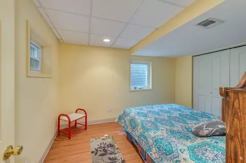 Bedroom - 1324 Frederick Ln, Naperville, IL 60565 photo 6 of 7
