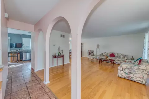 Entry Way - 1324 Frederick Ln, Naperville, IL 60565 photo 2 of 2