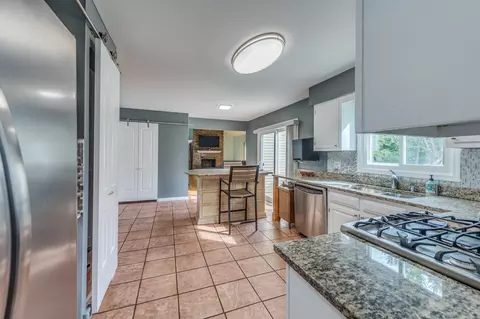 Kitchen - 1324 Frederick Ln, Naperville, IL 60565 photo 1 of 4