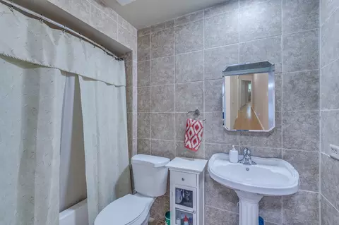 Bath - 1324 Frederick Ln, Naperville, IL 60565 photo 3 of 4