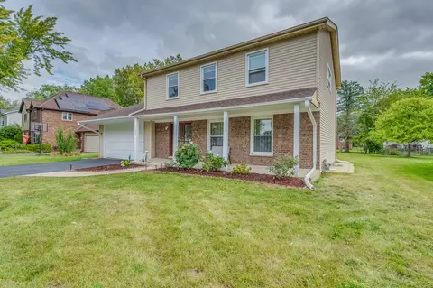 Exterior - 1324 Frederick Ln, Naperville, IL 60565 photo 2 of 5