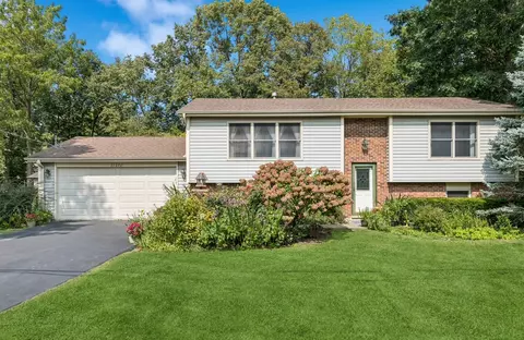 21272 W Burr Oak Ln, Lake Zurich, IL 60047
