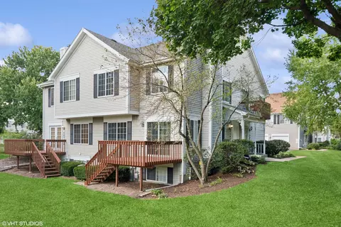 285 Sandhurst Ln, South Elgin, IL 60177