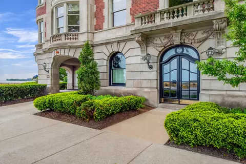 999 N Lake Shore Dr #2A, Chicago, IL 60611