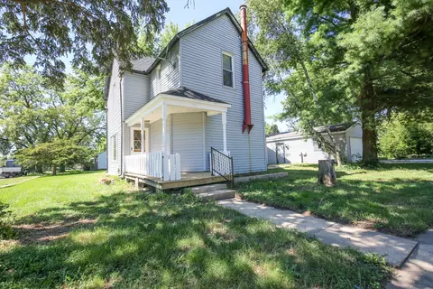 208 S Fletcher Ave, Mount Morris, IL 61054