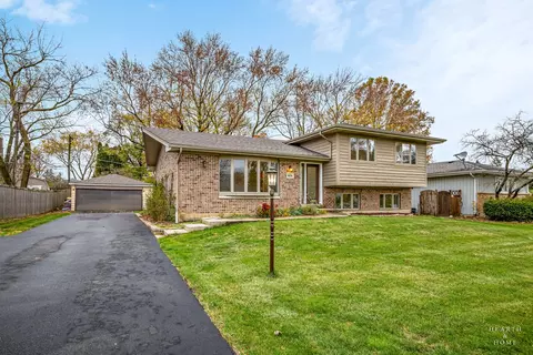 606 Lexington Ave, Roselle, IL 60172