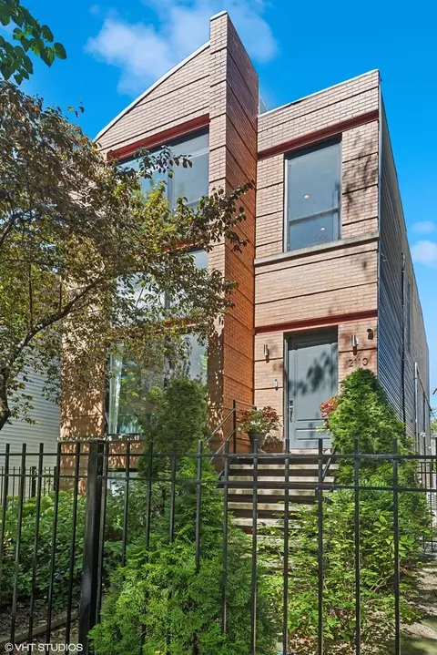2110 W Superior St, Chicago, IL 60612