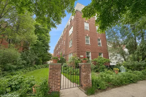 332 Wesley Ave #2B, Oak Park, IL 60302