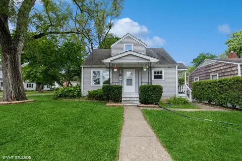 428 S Lake Terrace St, Mundelein, IL 60060
