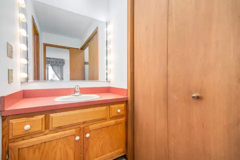 Bath - 1237 Milne Dr, Lockport, IL 60441 photo 1 of 2
