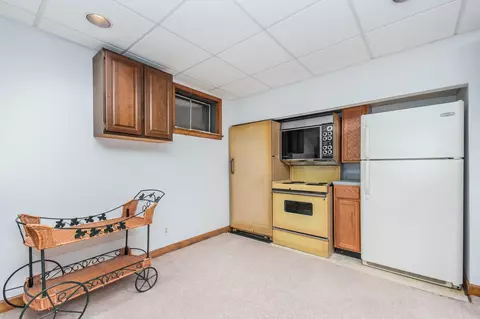 Kitchen - 1237 Milne Dr, Lockport, IL 60441 photo 4 of 4