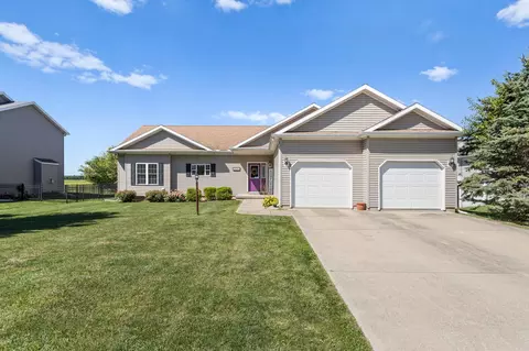 2000 Applewood Dr, Monticello, IL 61856