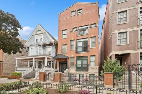 928 W Roscoe St #3, Chicago, IL 60657