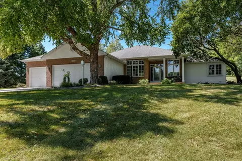 10830 Kristi Hills Dr, Roscoe, IL 61073