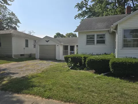 352 W Main St, Maroa, IL 61756 photo 2
