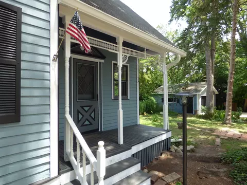 Exterior - 1 N Worth Ave, Elgin, IL 60123 photo 4 of 9