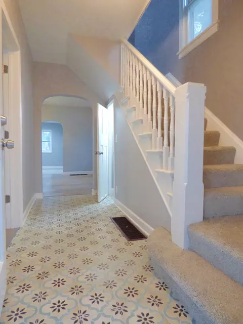 Entry Way - 1 N Worth Ave, Elgin, IL 60123 photo 1 of 1