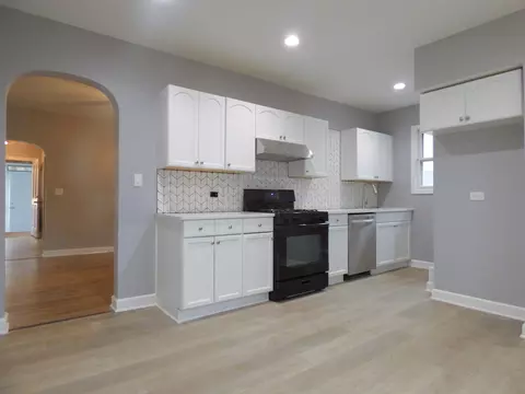 Kitchen - 1 N Worth Ave, Elgin, IL 60123 photo 2 of 2