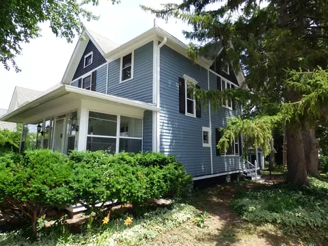 1 N Worth Ave, Elgin, IL 60123