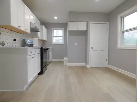 Kitchen - 1 N Worth Ave, Elgin, IL 60123 photo 1 of 2