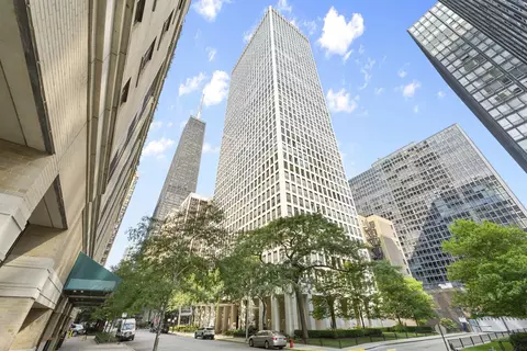 260 E Chestnut St #2405, Chicago, IL 60611
