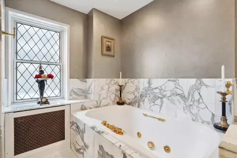 Bath - 257 E Delaware Pl #3, Chicago, IL 60611 photo 4 of 9