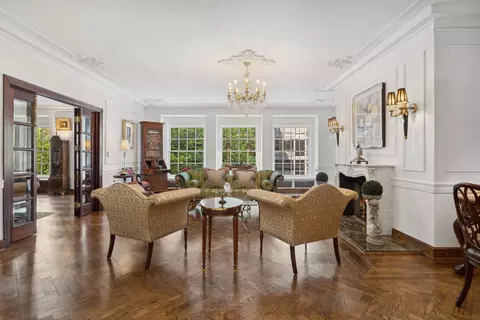Living - 257 E Delaware Pl #3, Chicago, IL 60611 photo 1 of 8