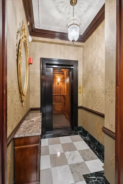 Entry Way - 257 E Delaware Pl #3, Chicago, IL 60611 photo 2 of 5