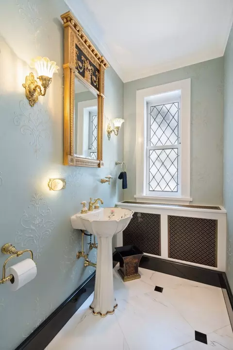 Bath - 257 E Delaware Pl #3, Chicago, IL 60611 photo 1 of 9