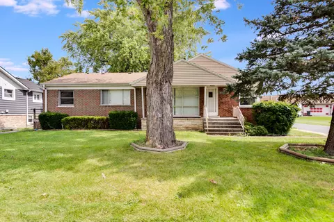 7813 Banks St, Justice, IL 60458