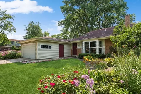 215 Sunset Dr, Wilmette, IL 60091