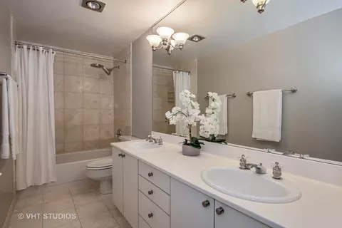 Bath - 40 E Delaware Pl #1503, Chicago, IL 60611 photo 1 of 2