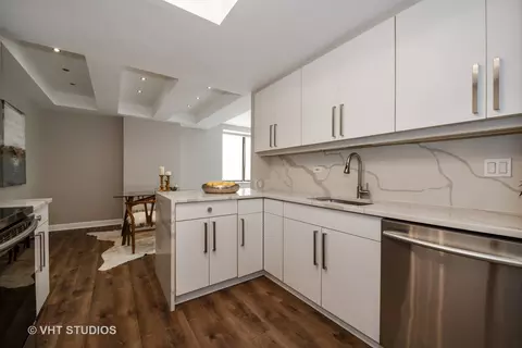 Kitchen - 40 E Delaware Pl #1503, Chicago, IL 60611 photo 2 of 2