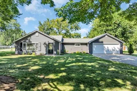 71 W Pine Ave, Cortland, IL 60112
