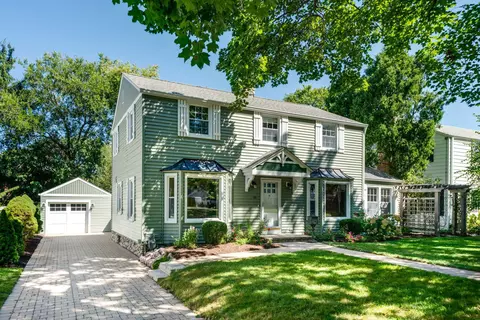 410 E Rockland Rd, Libertyville, IL 60048