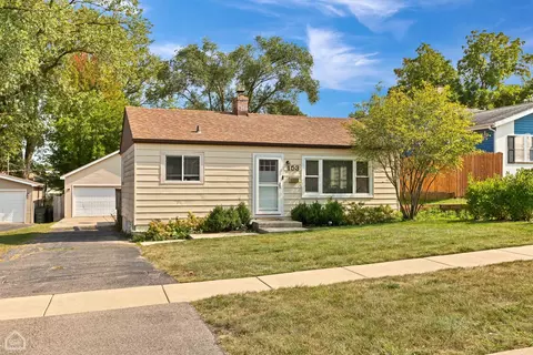 153 Hickory St, Mundelein, IL 60060