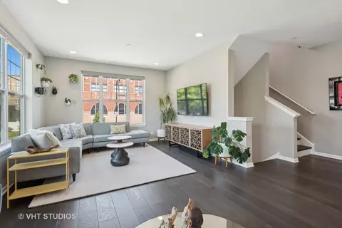 819 Lee St, Des Plaines, IL 60016 photo 2