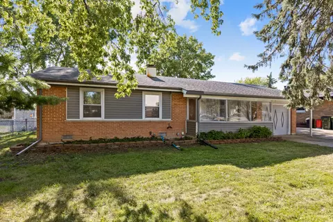 620 Middlebury Ln, Elk Grove Village, IL 60007