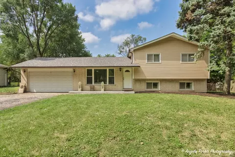 2 N500 Diane Ave, Glen Ellyn, IL 60137