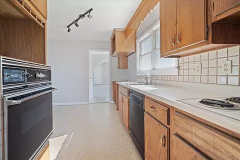 Kitchen - 810 E Lincoln St, Bloomington, IL 61701 photo 2 of 3