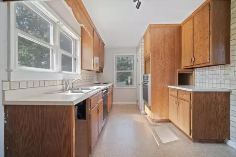 Kitchen - 810 E Lincoln St, Bloomington, IL 61701 photo 1 of 3