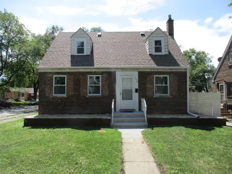 150 W Ivanhoe Ter, Riverdale, IL 60827